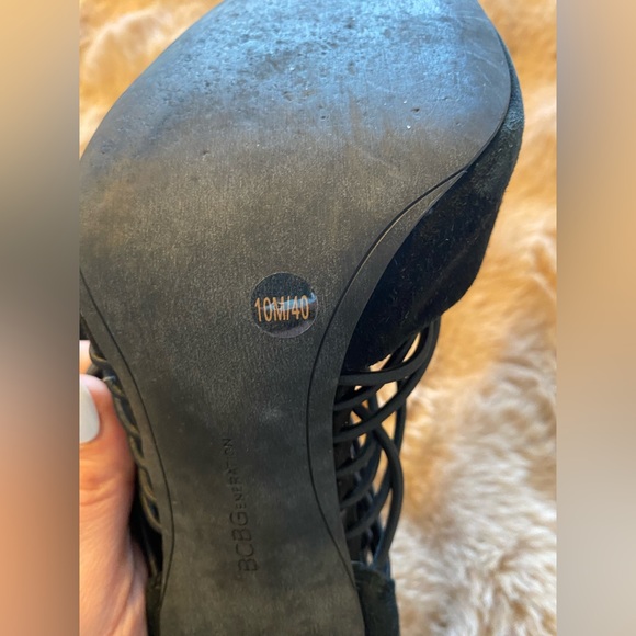 BCBG GENERATION-Caliko suede strappy elastic pumps. Size 10M - Picture 9 of 12